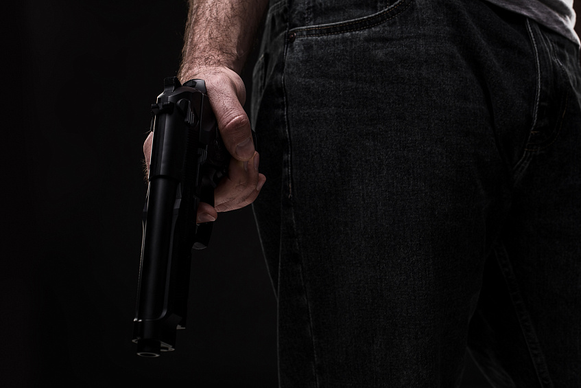 В Котово пьяный мужчина угрожал посетителям магазина пистолетом